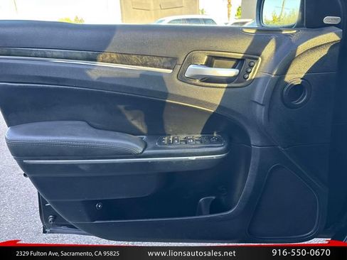 Used 2016 Chrysler 300 C RWD image 19