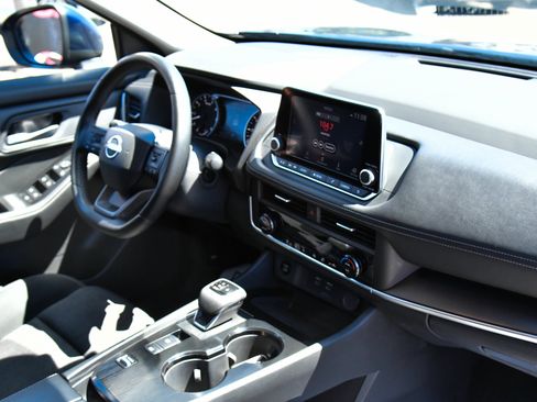 Used 2025 Nissan Rogue SV FWD image 44