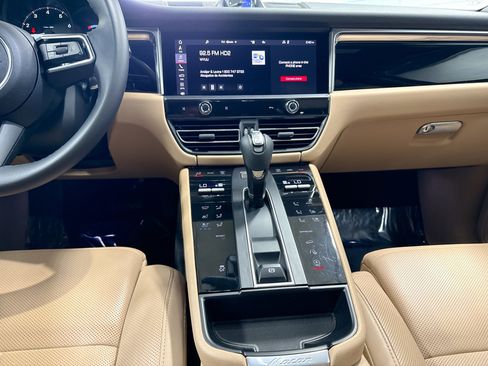 Certified 2022 Porsche Macan image 19