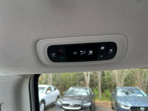 Used 2023 Chrysler Voyager LX image 24