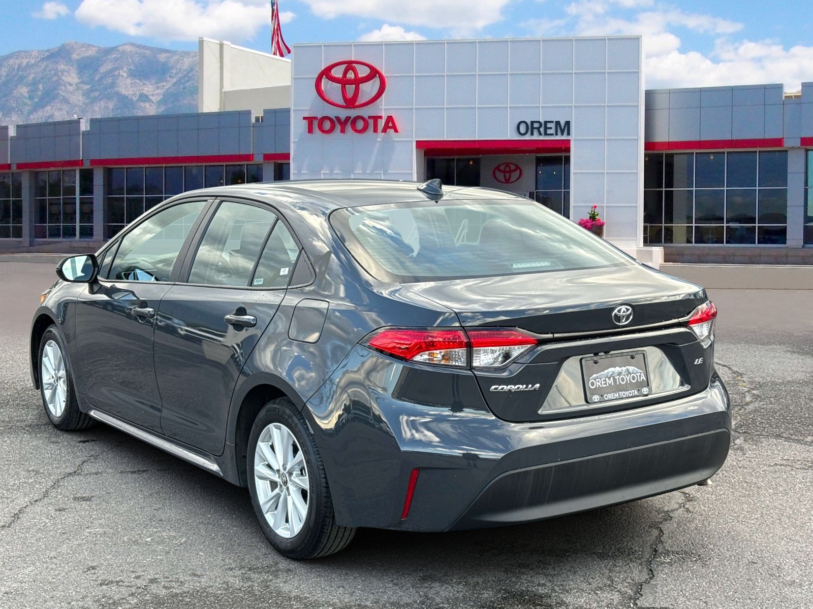 Used 2026 Toyota Corolla LE w/ LE Premium Package FWD image 5