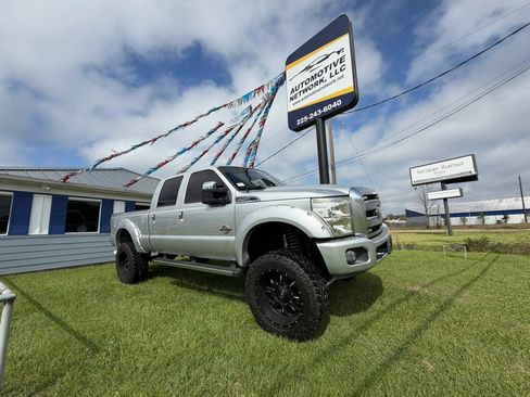Used 2015 Ford F250 Platinum w/ FX4 Off-Road Package image 29