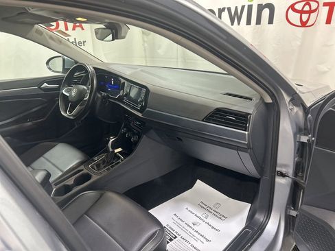 Used 2024 Volkswagen Jetta SE image 12