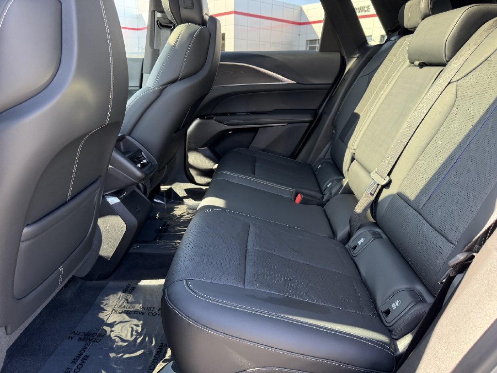 Used 2024 Cadillac Lyriq Sport AWD/4WD image 7