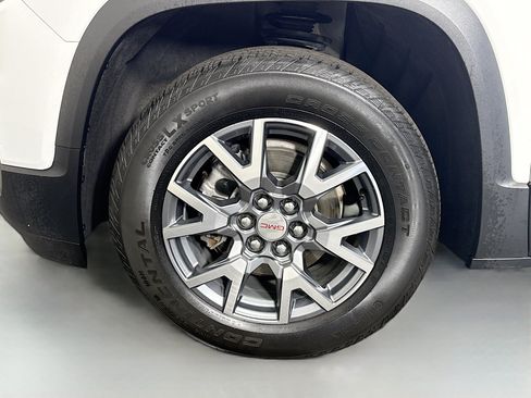 Used 2023 GMC Acadia SLT w/ Preferred Package FWD image 38