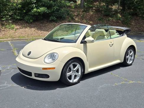 Used 2010 Volkswagen Beetle Convertible FWD image 10