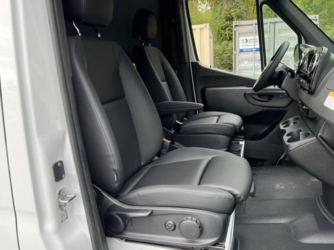 New 2025 Mercedes-Benz Sprinter 2500 image 27