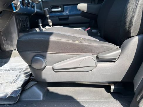 Used 2011 Toyota FJ Cruiser 4WD w/ Upgrade Pkg image 12