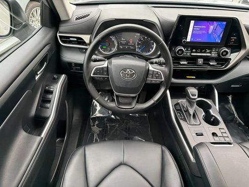 Used 2023 Toyota Highlander XLE AWD/4WD image 20