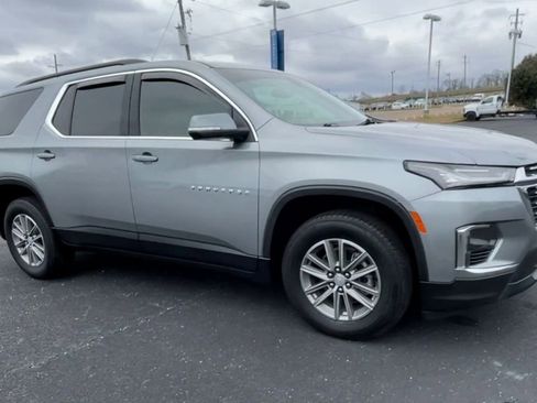 Used 2024 Chevrolet Traverse LT image 2