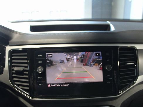 Used 2022 Volkswagen Atlas SEL Premium image 32