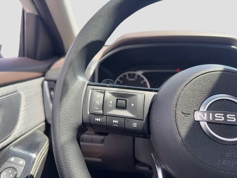Used 2023 Nissan Rogue SV AWD/4WD image 16