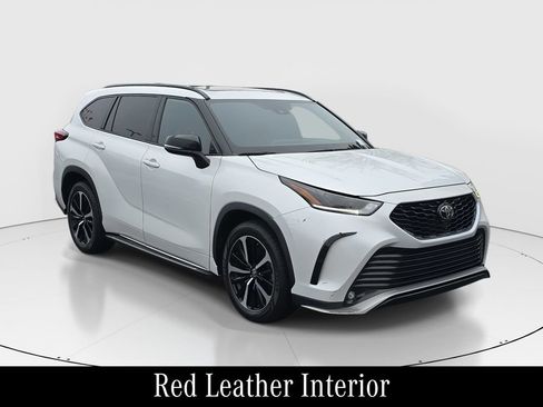 Used 2022 Toyota Highlander XSE image 3