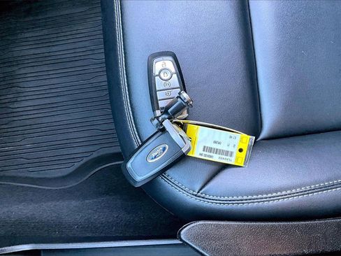 Used 2022 Ford Explorer XLT w/ Equipment Group 202A image 33