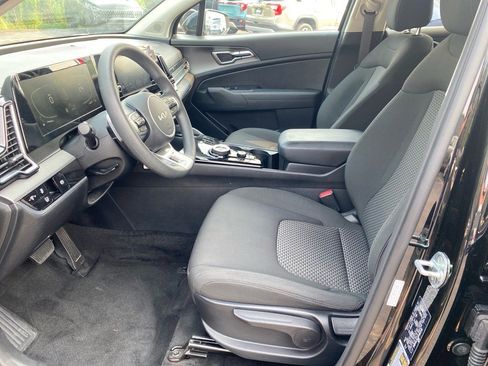 Used 2023 Kia Sportage LX image 10