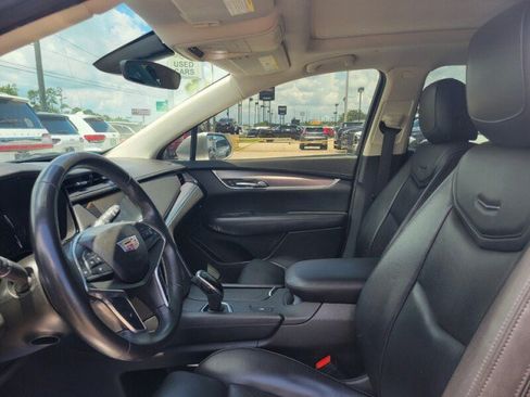 Used 2017 Cadillac XT5 Luxury FWD image 11