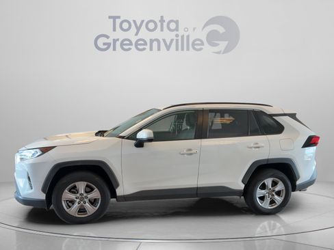 Used 2019 Toyota RAV4 XLE w/ Convenience Package FWD image 2
