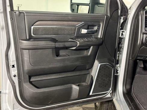 New 2026 RAM 2500 Laramie AWD/4WD image 10