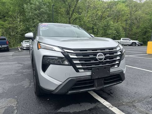 Used 2025 Nissan Rogue SV AWD/4WD image 11