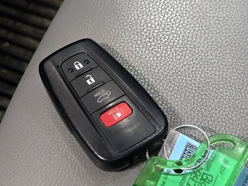 Used 2021 Toyota Highlander XLE image 33