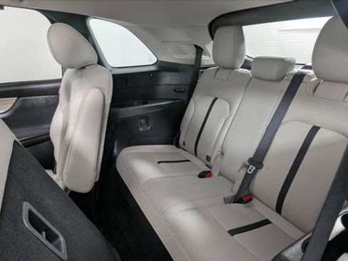 Used 2024 MAZDA CX-90 Plug-In Hybrid w/ Premium Pkg image 19