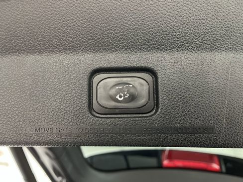 Used 2018 Ford Explorer XLT w/ Equipment Group 202A AWD/4WD image 33