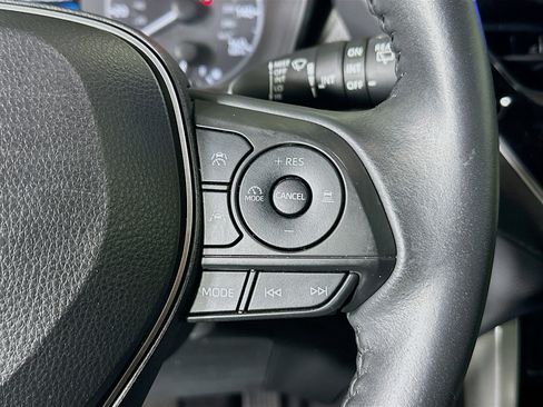 Used 2023 Toyota Corolla Cross LE w/ Moonroof Package image 17