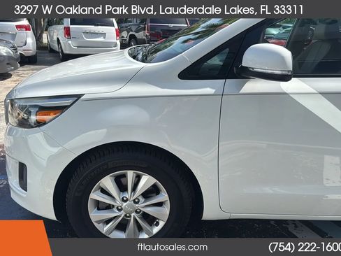 Used 2017 Kia Sedona LX w/ LX Essentials Premium Package FWD image 16
