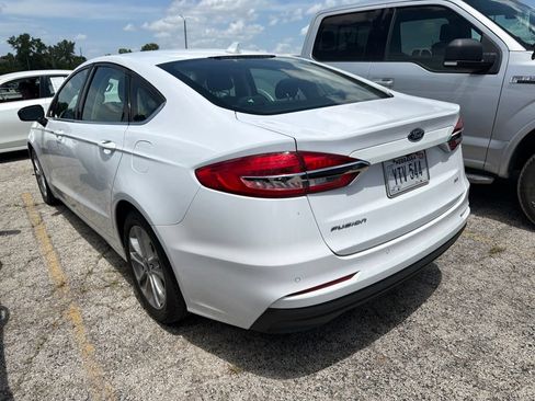 Used 2019 Ford Fusion SE FWD image 3
