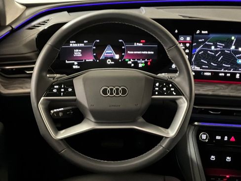 Used 2025 Audi Q5 Premium w/ Convenience Package image 14