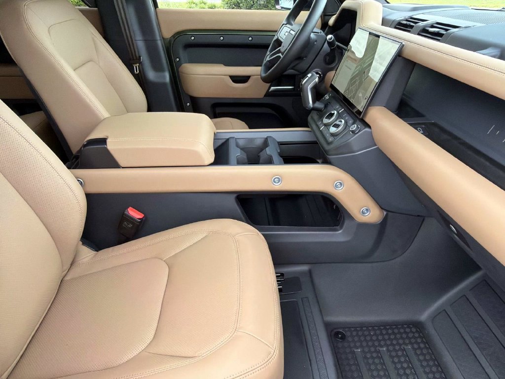 New 2026 Land Rover Defender 110 X-Dynamic SE AWD/4WD image 10