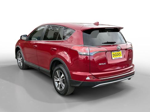 Used 2018 Toyota RAV4 XLE w/ Carpet Mat Package image 3
