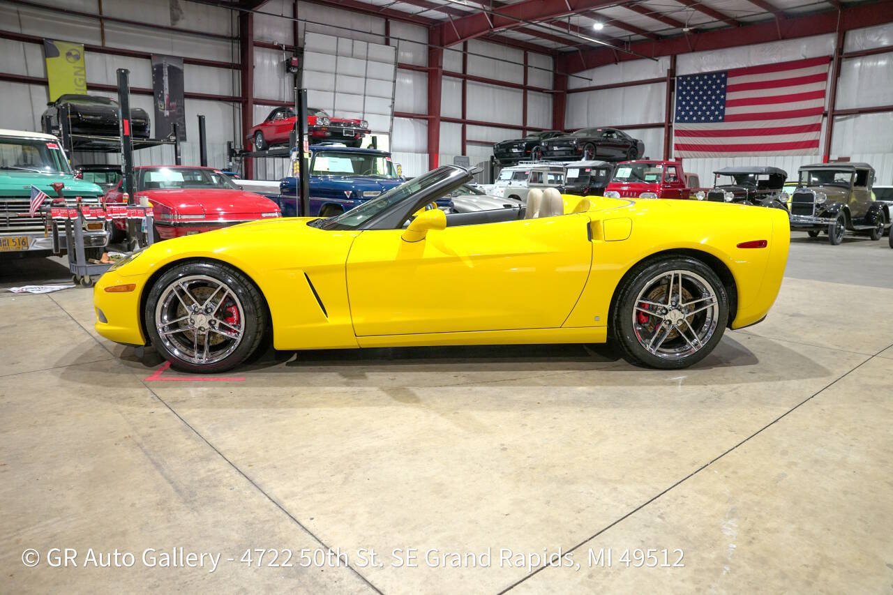 Used 2007 Chevrolet Corvette Convertible w/ Performance Package RWD image 4