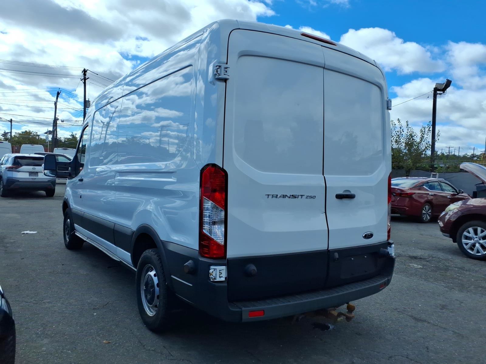Used 2015 Ford Transit 250 148 Medium Roof RWD image 4