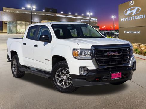 Used 2022 GMC Canyon AT4 image 3