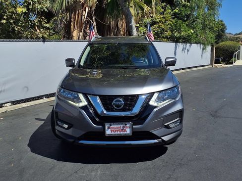 Used 2018 Nissan Rogue SL FWD image 2