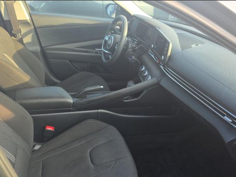 Used 2026 Hyundai Elantra SE FWD image 9