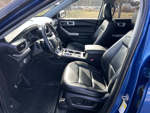 Used 2021 Ford Explorer XLT w/ Equipment Group 202A image 23
