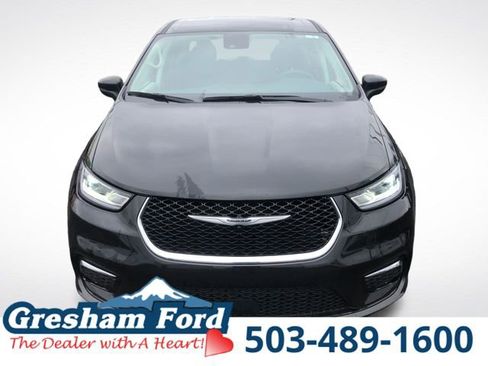 Used 2023 Chrysler Pacifica Touring-L FWD image 13