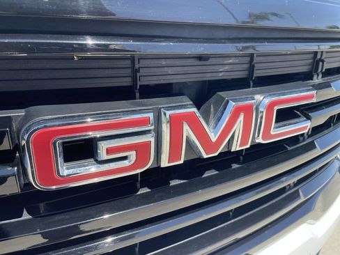 Used 2023 GMC Acadia SLE w/ Driver Convenience Package FWD image 30