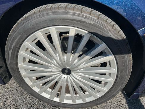 Used 2017 Lincoln MKZ Reserve FWD image 4