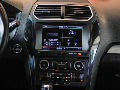 Used 2016 Ford Explorer XLT image 13