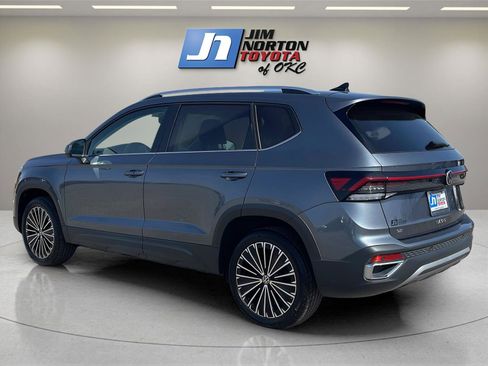 Used 2025 Volkswagen Taos SE image 7