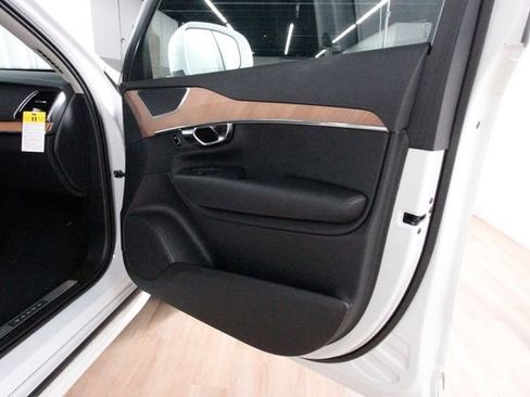 Certified 2025 Volvo XC90 B6 Plus w/ Protection Package Premier image 23
