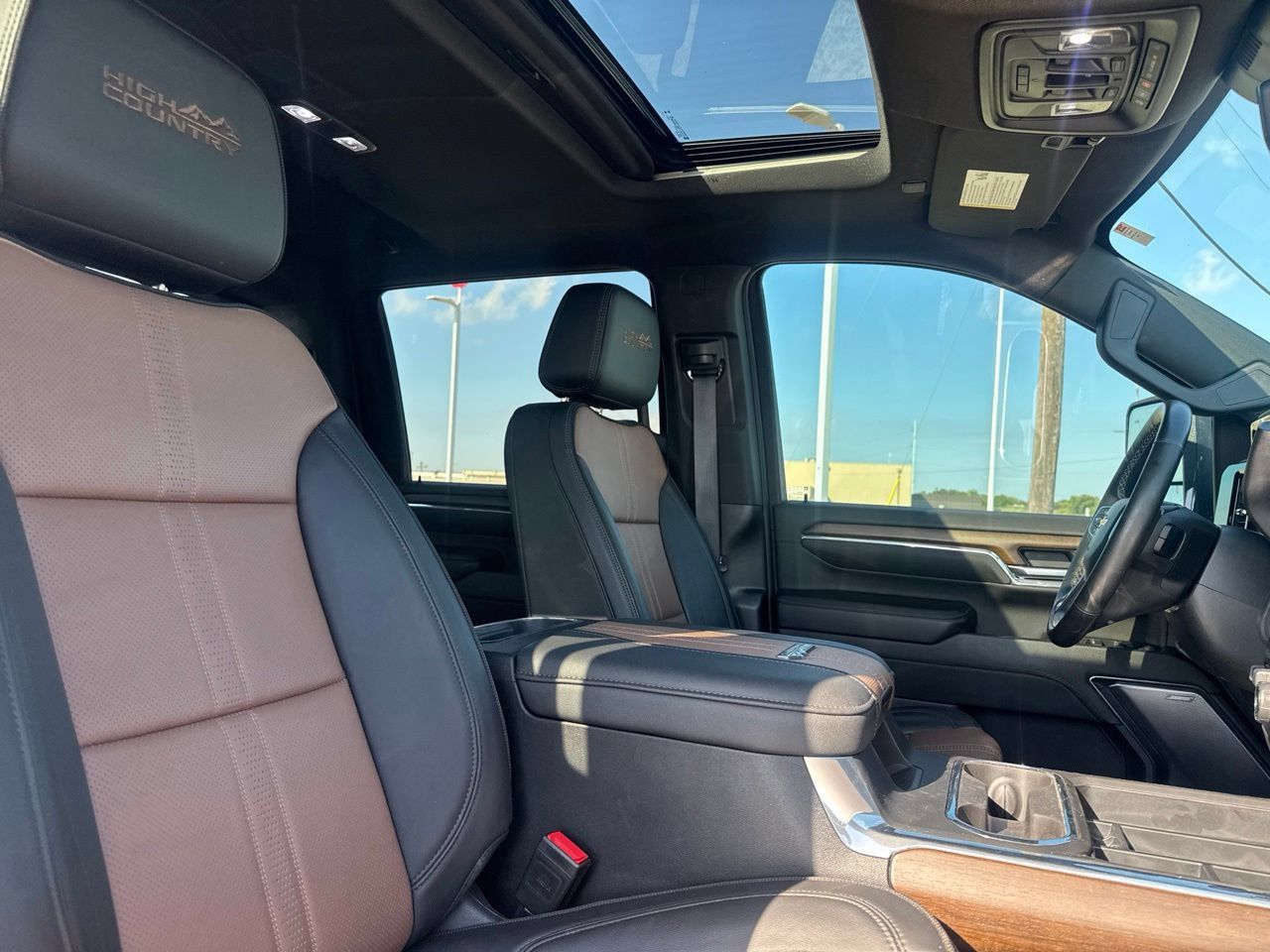 Used 2024 Chevrolet Silverado 2500 High Country w/ High Country Premium Package AWD/4WD image 32