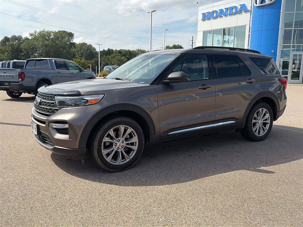 Used 2021 Ford Explorer XLT w/ Equipment Group 202A AWD/4WD image 5