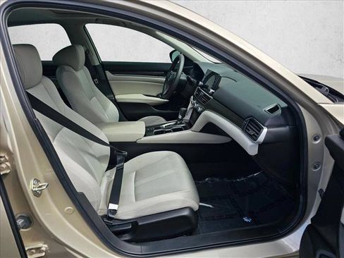 Used 2019 Honda Accord EX image 9