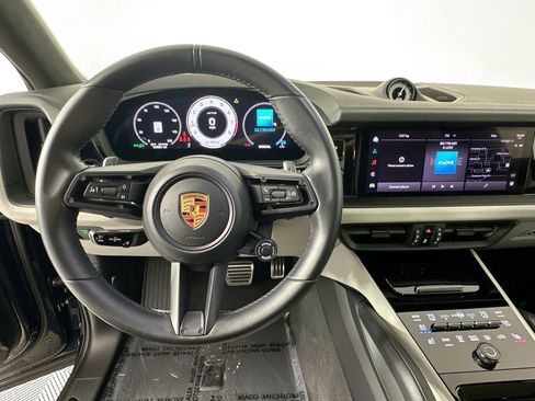 Used 2025 Porsche Cayenne GTS AWD/4WD image 11