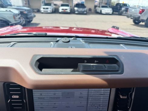 Used 2024 Ford Bronco Outer Banks image 15