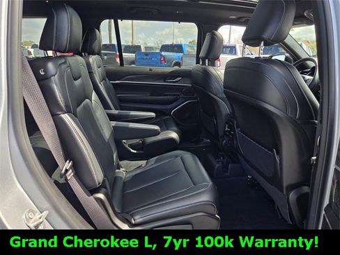 Certified 2024 Jeep Grand Cherokee L Limited w/ Luxury Tech Group II image 17